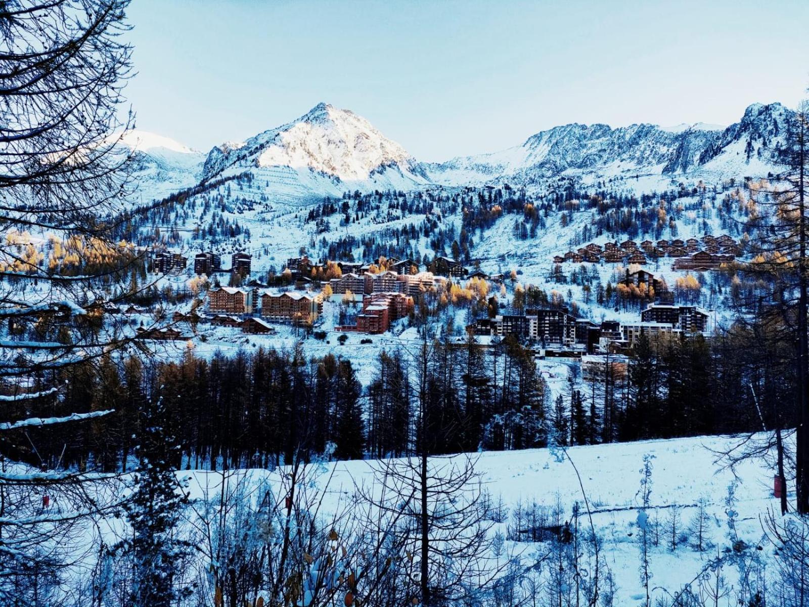Joli T2, Centre, Parking Prive, Wifi, Local A Ski Изола Экстерьер фото